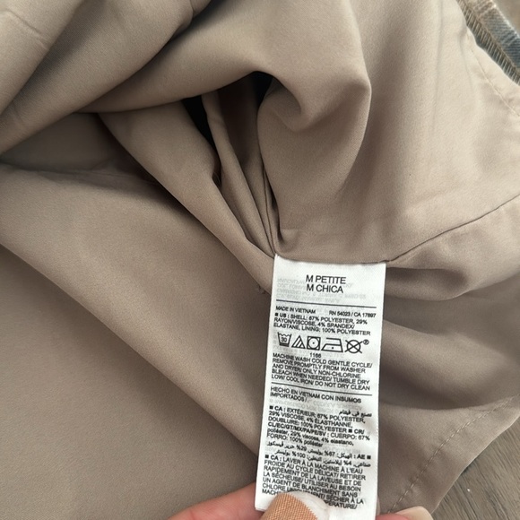 Old Navy Mini Skirt in Shadow Plaid - Picture 5 of 6